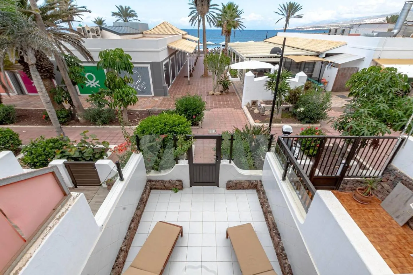 Oceanfront Apartment Parque Santiago II location
